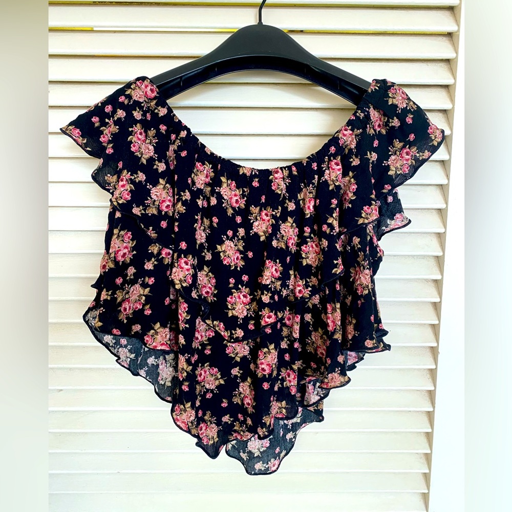 Planet blue floral ruffle crop top S